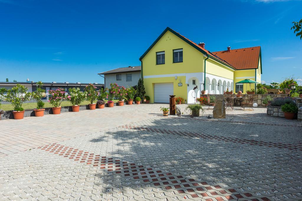 Appartementhaus Freiler Mörbisch am See Buitenkant foto
